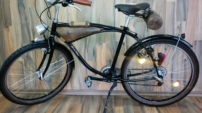 Beachcruiser mit Ledertasche
